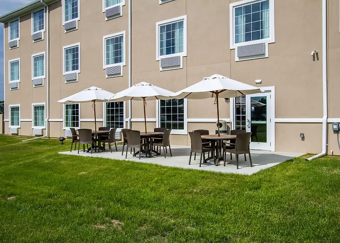 Cobblestone Hotel & Suites - Orrville