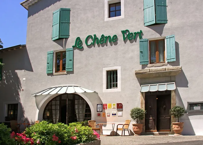 Logis Hotel Restaurant Le Chene Vert