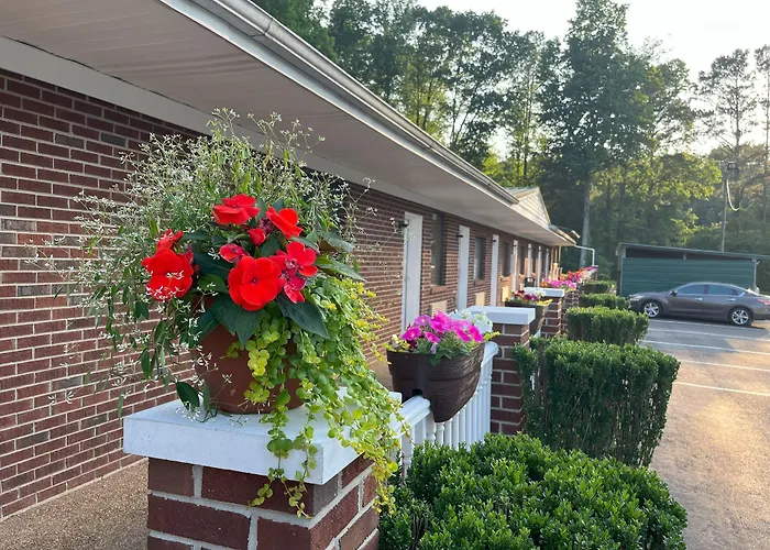 Pinetree Inn