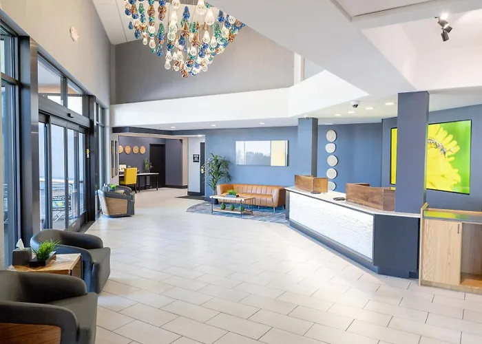 Creekside & Suites
