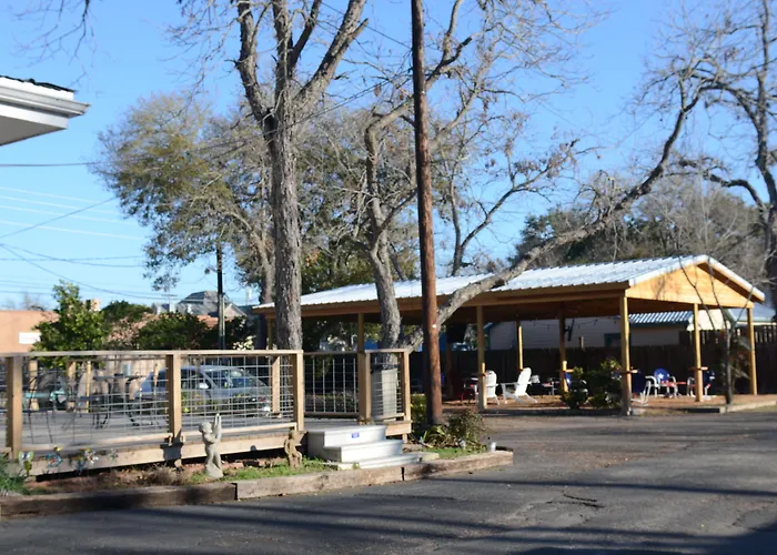The Oak Motel