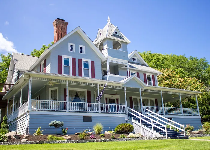 Hudson Manor Bed & Breakfast