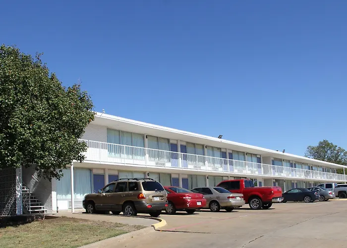Lonestar Inn And Suites