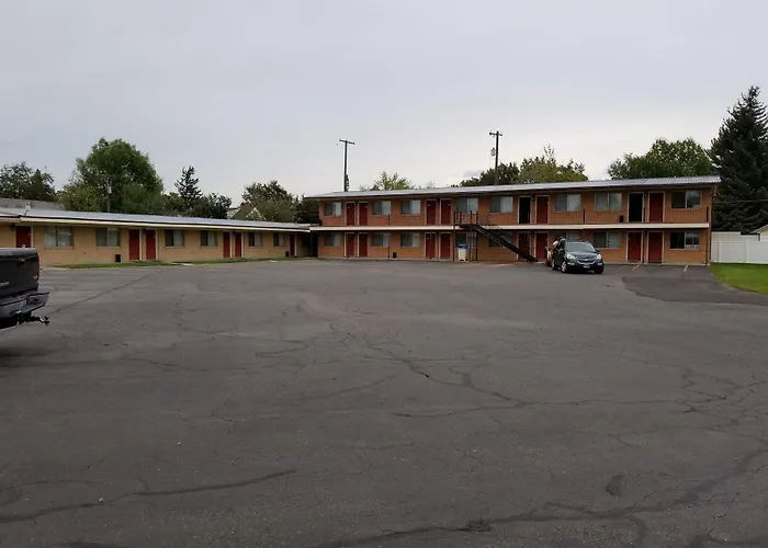 Plaza Motel