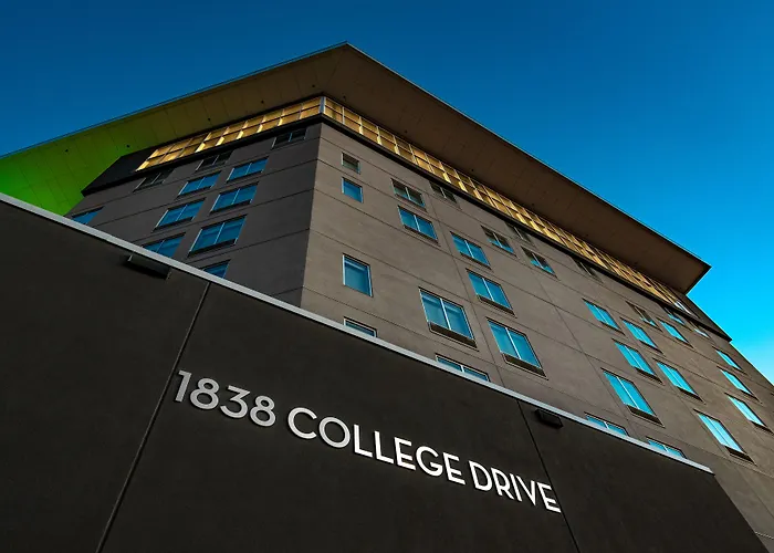 Holiday Inn Express & Suites - East - University By Ihg