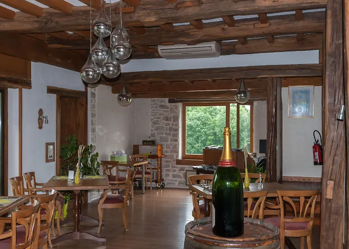 Hotel San-Val' Eau à Froideterre