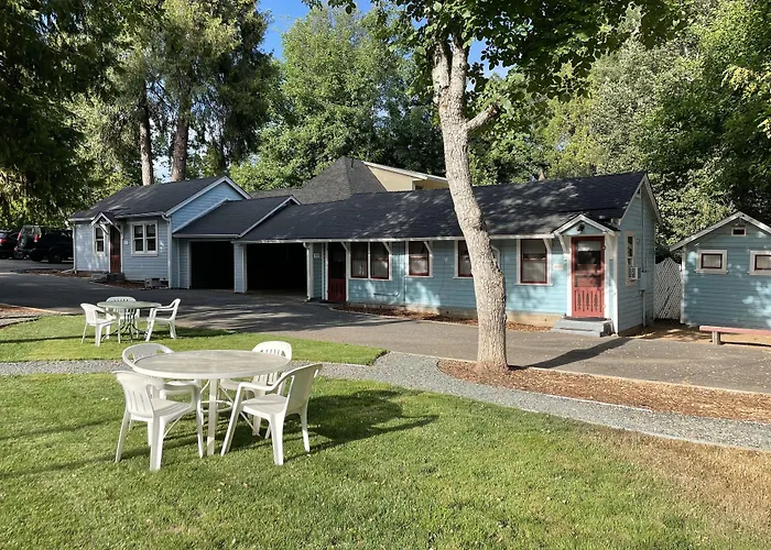 Piety Hill Cottages