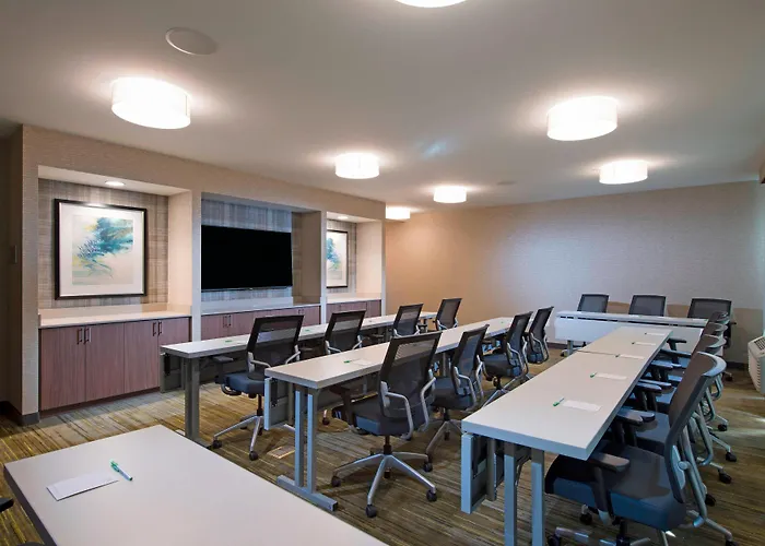 Courtyard By Marriott Atlanta Alpharetta/Avalon Area Hotel
