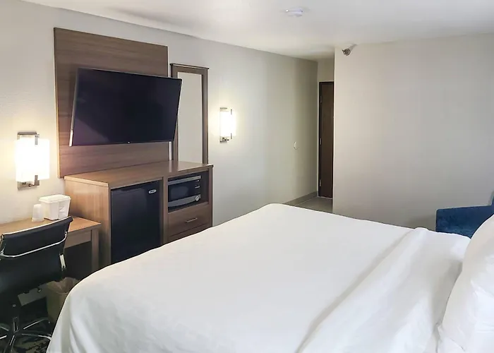 Clarion Pointe - Quad Cities