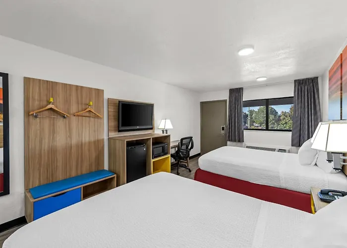 Days Inn By Wyndham Independence