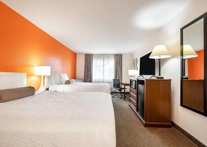 Howard Johnson By Wyndham Oacoma & Suites