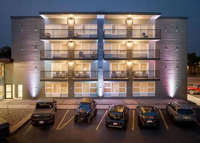 Clarion Pointe Downtown