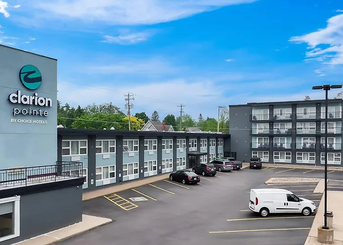 Clarion Pointe Downtown