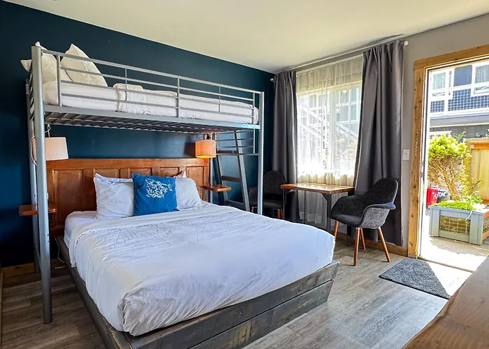 Salt Hotel & Pub