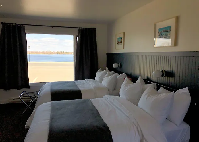 The Bayview Motel - Fort Frances, On - Lakeside Motel