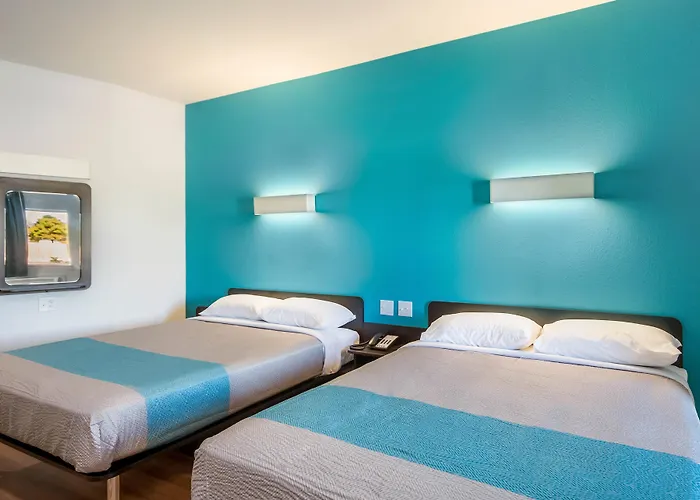 Motel 6-, Tx