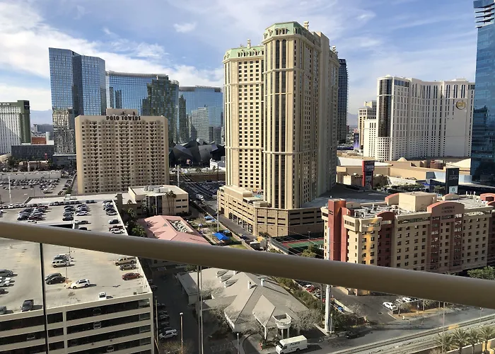 True 1Br Balcony Suite With Strip View At Mgm Signature