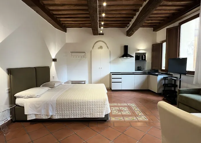 Regis Condo Siena