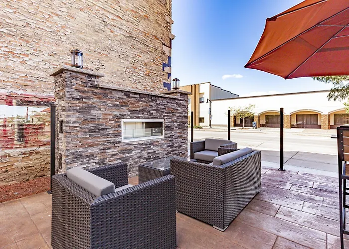 Cobblestone & Suites