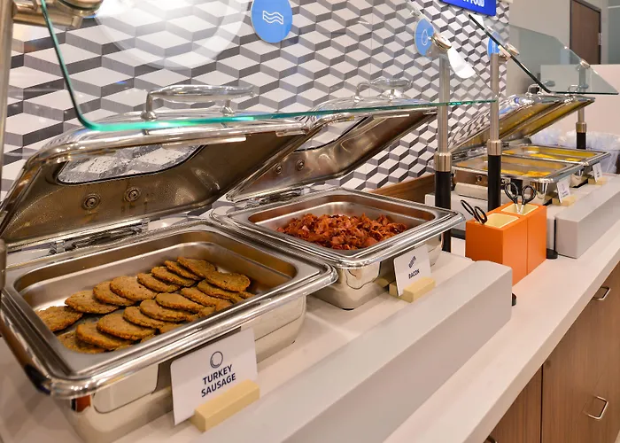 Holiday Inn Express & Suites Brunswick By Ihg