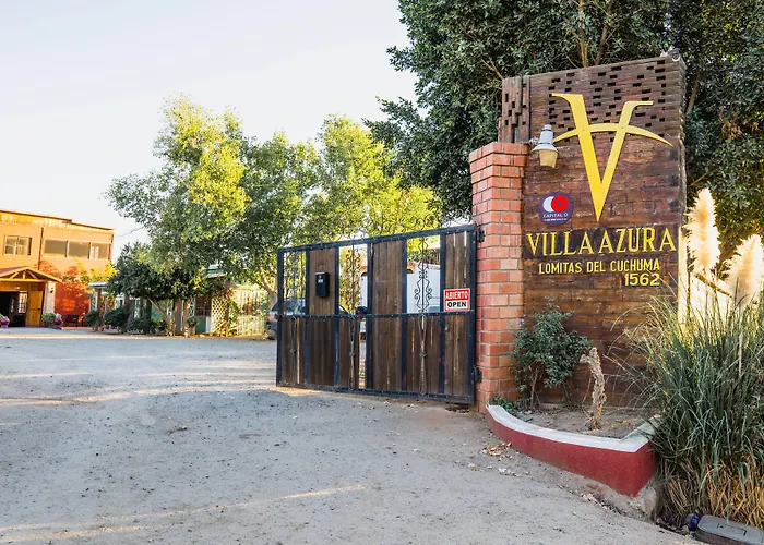Capital O Hotel Villa Azura
