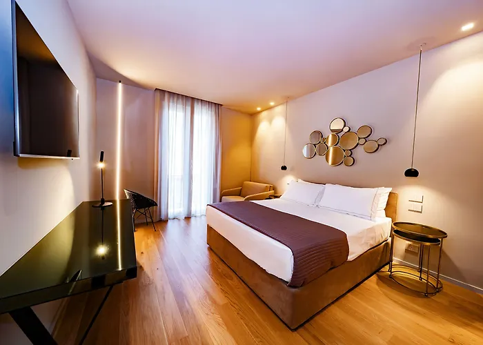 Elite Accommodations & Hydromassage Pool