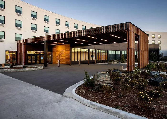 Wyndham Garden Airport