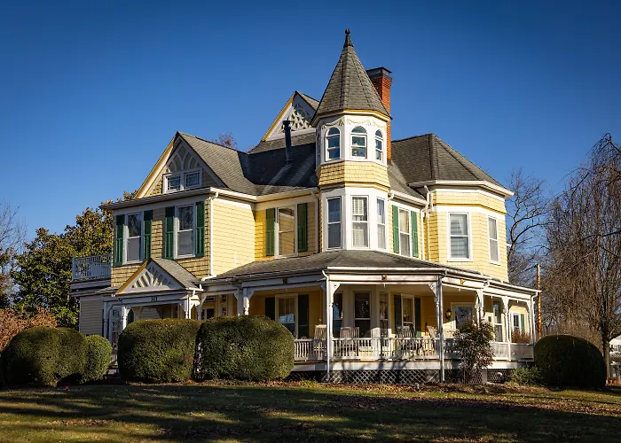 The Oaks Victorian Inn