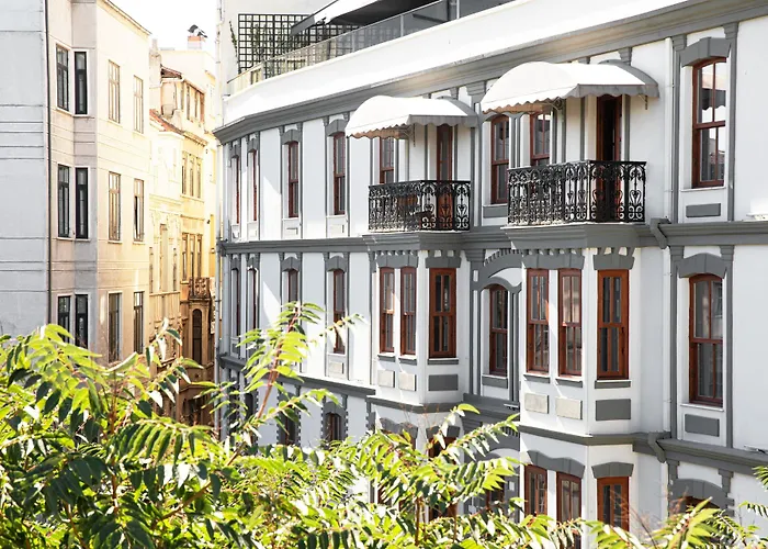 Decamondo Galata, A Tribute Portfolio