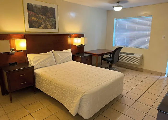 Big Chile Inn & Suites