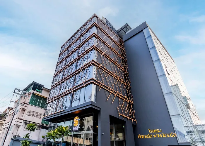Seekers Finders Rama IV Hotel Surestay Collection By BW
