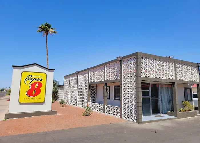 Super 8 By Wyndham North