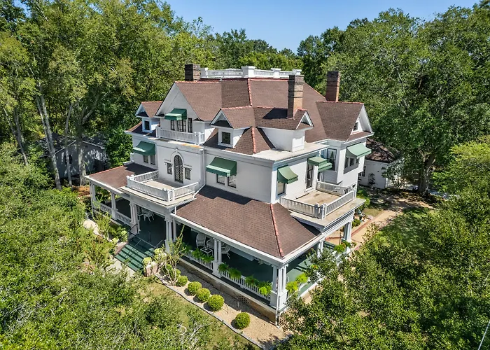 Ross Mansion Bed & Breakfast