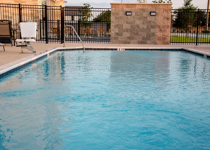 Holiday Inn Express & Suites Taylor By Ihg