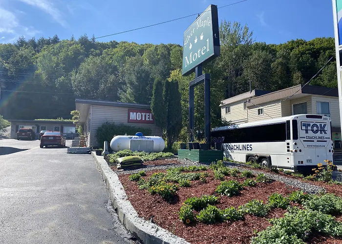 Silver Maple Motel