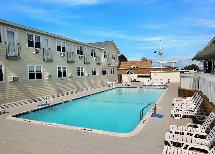 Grove Hotel