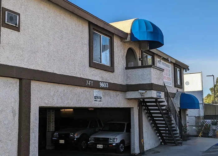Crown Inn & Suites