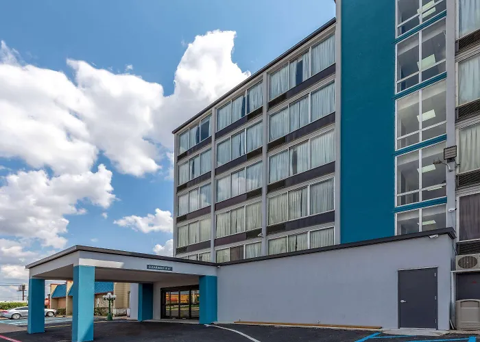 Baymont By Wyndham Laredo