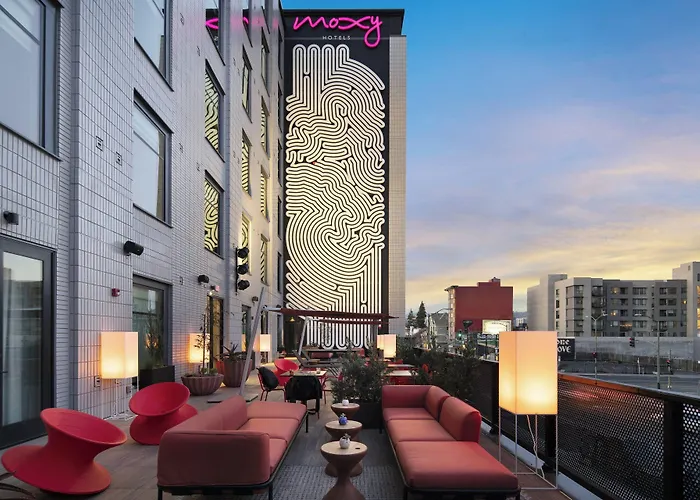 Moxy Oakland Uptown Hotel
