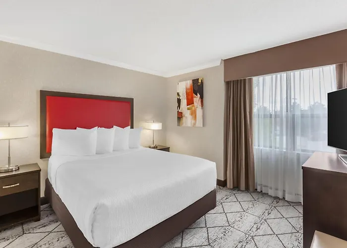 Best Western Plus Rose City Suites