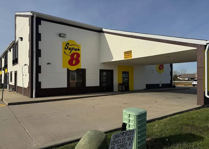 Super 8 By Wyndham Lincoln Hotel