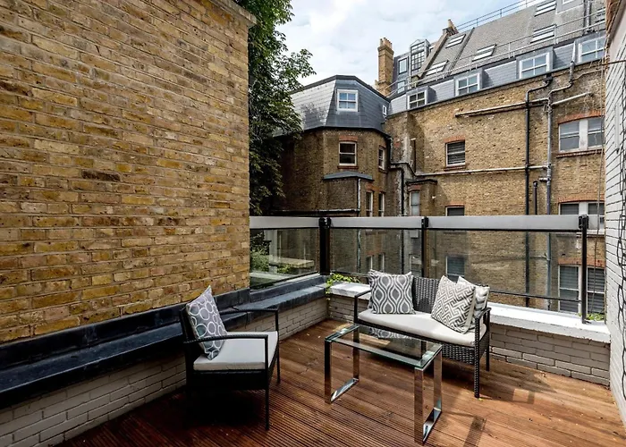 Buckingham & Lloyds Aparthotel London