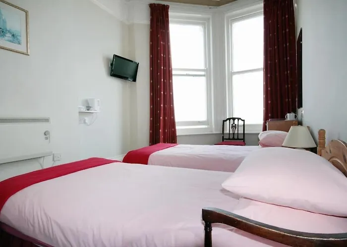 Oyo Marine Parade Hotel, Eastbourne Pier
