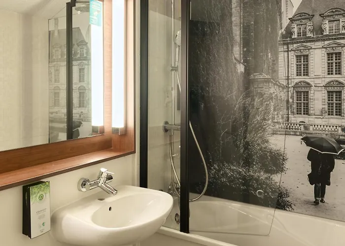 Hotel Campanile Saint-Germain-En-Laye