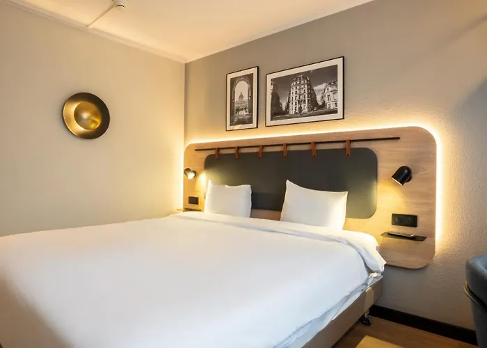 Campanile Prime - Suresnes - La Defense Hotel