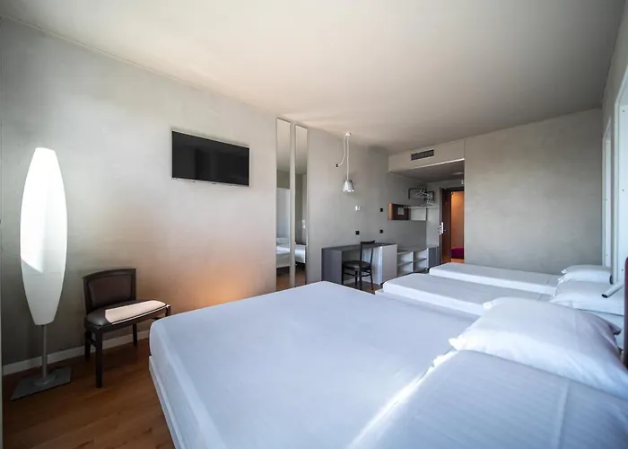 Point Hotel