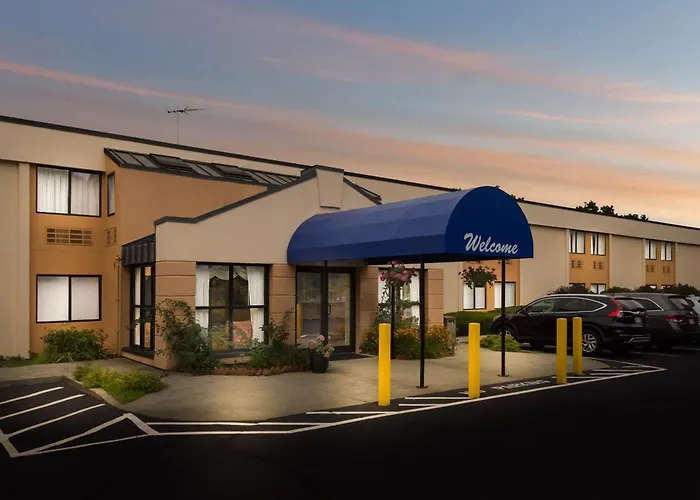 All Seasons Inn & Suites Smithfield Providence