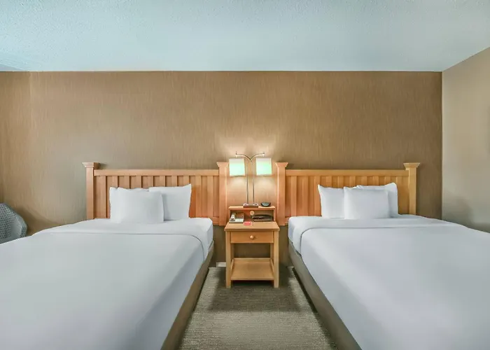 Econo Lodge Inn & Suites