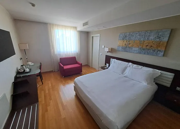 Breaking Business Hotel Mosciano SantʼAngelo