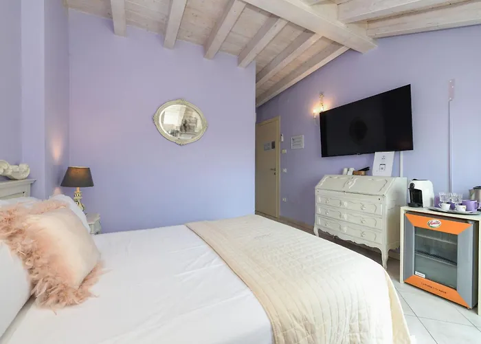 Le Reve - Lake View Rooms